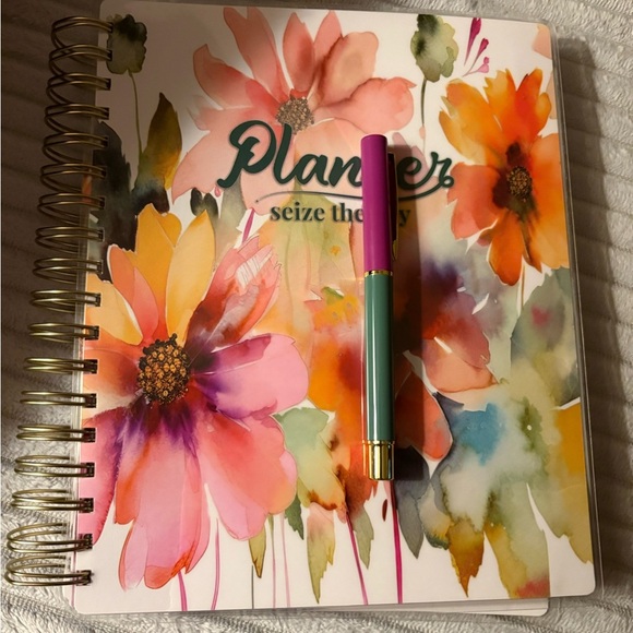 Floral Planner with Pen - Picture 1 of 5